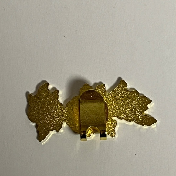 3 Roses Flower Gold Chrome Enamel Blip Fitted Hat Brim Clip Pin - Picture 5 of 7